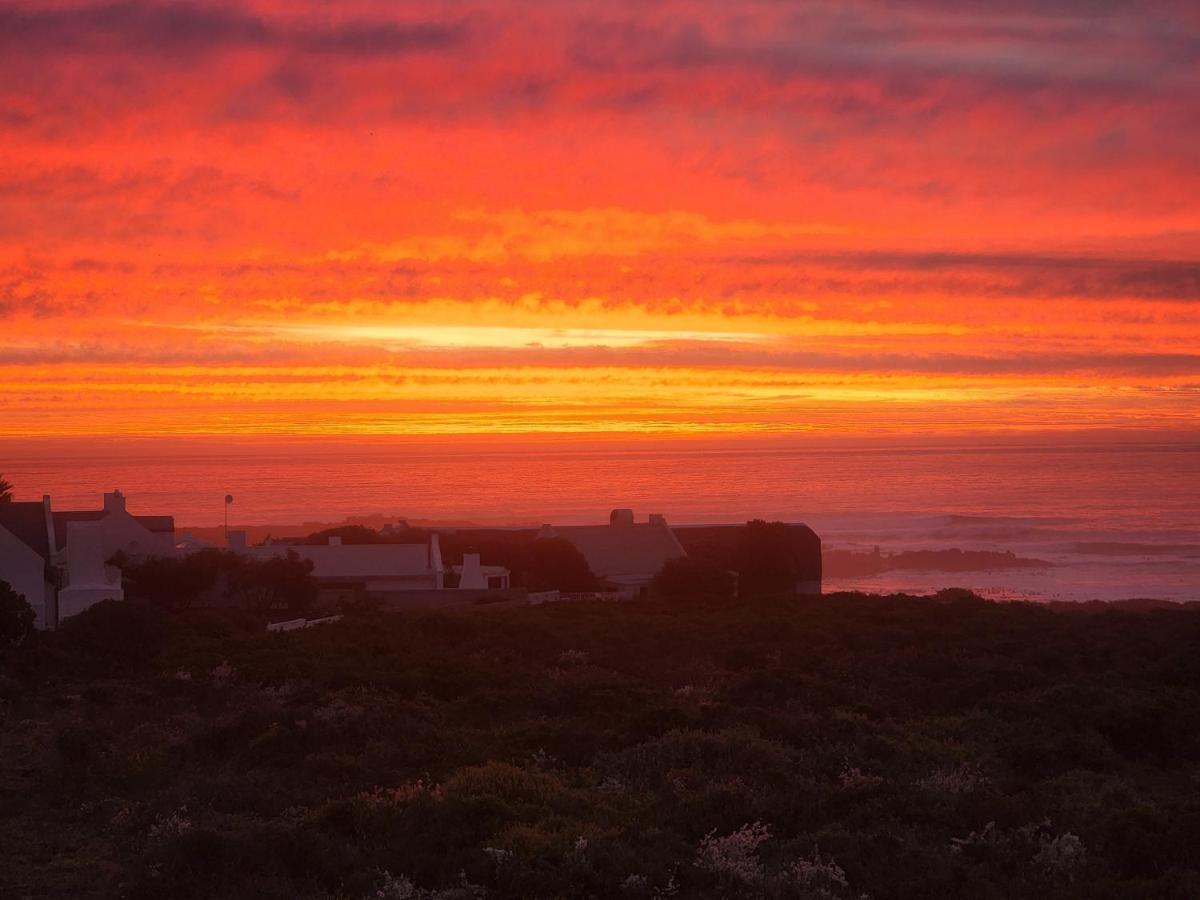West Coast Seaside Getaway Hotell Grotto Bay Exteriör bild