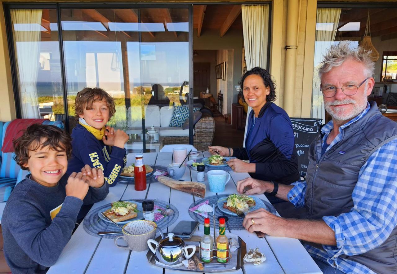 West Coast Seaside Getaway Hotell Grotto Bay Exteriör bild