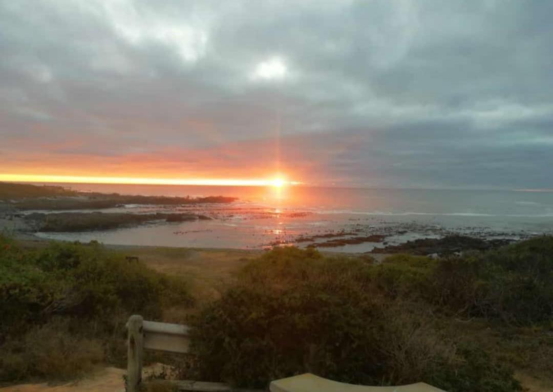 West Coast Seaside Getaway Hotell Grotto Bay Exteriör bild